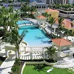 Picturesque Waterviews2Br In Chevron Renaissance