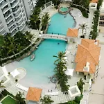 Picturesque Waterviews2Br In Chevron Renaissance