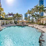 Picturesque Waterviews2Br In Chevron Renaissance