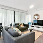 Glam & Stylish Broadbeach 2Br Apartment