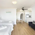 1 Bedroom And 1 Living Room Family Suite