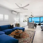 Salty Joe\'S Beachfront Retreat