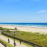 Salty Joe\'S Beachfront Retreat