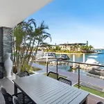 Waterfront Oasis In Runaway Bay - Coasthm