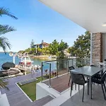 Waterfront Oasis In Runaway Bay - Coasthm