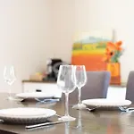 Family Friendly 4 Bedroom House Close To Parks