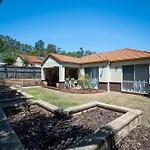 Family Friendly 4 Bedroom House Close To Parks