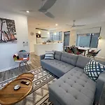 Seabreeze Villa On Mermaid Beach/ Broadbeach