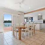 Mansion On Water, Sleeps 17 People! Great For Families Hosting And Groups Of People, Very Central, 10 Minutes From The Beach And Shops