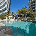 Chevron Renaissance - Private Apartments