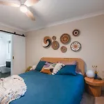 The Perfect Stay For Your Group Getaway - Sleeps 7 - Close To Everything