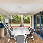 Villa By The Canal - Runaway Bay
