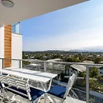 Palm Beach Escape With Rooftop Pool - Coasthm