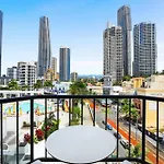 New Stunning Central Surfers Studio Apartment.