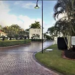 Large Studio In The Heart Of Hope Island & Sanctuary Cove