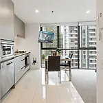 The Oceana - Beachfront 19F Ocean View Studio In Resort With Parking, Pool, Neflix