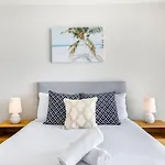 Sweeping Ocean View Apt W Carpark And Rooftop Pool
