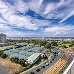 Sweeping Ocean View Apt W Carpark And Rooftop Pool