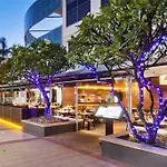 Luxury Wave Apt Broadbeach 2302