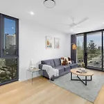 New 2Br Apt Prime Loc Stone\'S Throw From Train Stn
