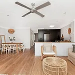 Burleigh Beach Apartment - Self Catering