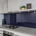 Circle On Cavill - Hosted By Coastal Letting