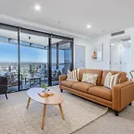 Circle On Cavill - Hosted By Coastal Letting
