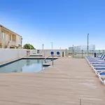 \'Coastal Cool\' Penthouse Paradise And Ocean Outlooks