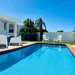 Reflections Broadbeach- Heated Pool! Complete Waterfront Entertainer With Huge Deck, Pool Table And Pontoon