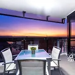 Circle On Cavill - 2 Bedroom Hinterland Apartments In The Heart Of Surfers Paradise