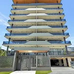 5Th Floor Beachside Ocean View With Wi-Fi, Pool And Gym