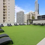 Cosy Studio With Ocean Views & Rooftop Jacuzzis