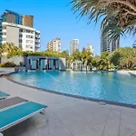 Sunny Resort With Pool Games Room & Gym