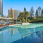 Sunny Resort With Pool Games Room & Gym