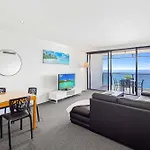 Holiday Holiday Circle On Cavill Apartments