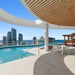 Modern 2 Bedroom Unit At The Gallery Residences In Broadbeach - Q Stay
