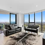 Modern 2 Bedroom Unit At The Gallery Residences In Broadbeach - Q Stay