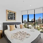 Modern 2 Bedroom Unit At The Gallery Residences In Broadbeach - Q Stay