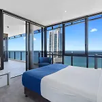 Holiday Holiday Circle On Cavill Apartments