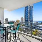 Holiday Holiday Circle On Cavill Apartments