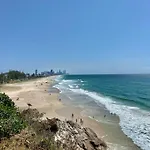 Burleigh Retreat Near Beach, Free Wi-Fi