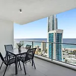 Private Apartments At Circle On Cavill - Q Stay
