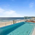Palm Beach Escape With Rooftop Pool - Coasthm