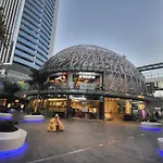 Beachside Apartment In The Heart Of Surfers Paradise - Free Parking