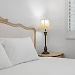 Coastal 1-Bed Apartment With Pool & Tennis Court