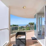 \'Oceanview Oasis\' Family-Friendly Palm Beach Retreat
