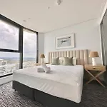 Lovely Beachfront 2B Apt In The Heart Of Surfers