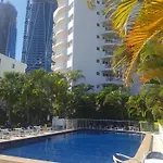 Surfers/Broadbeach Pool View. Free Parking & Wifi