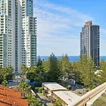 Spacious 1-Bed With Pool & Sauna In Broadbeach