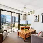 Spacious 1-Bed With Pool & Sauna In Broadbeach